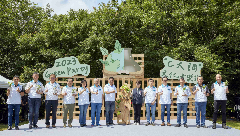 友達光電攜手供應商夥伴及台中市政府，共同倡議及推廣加樹減塑、節能減碳的淨零綠生活