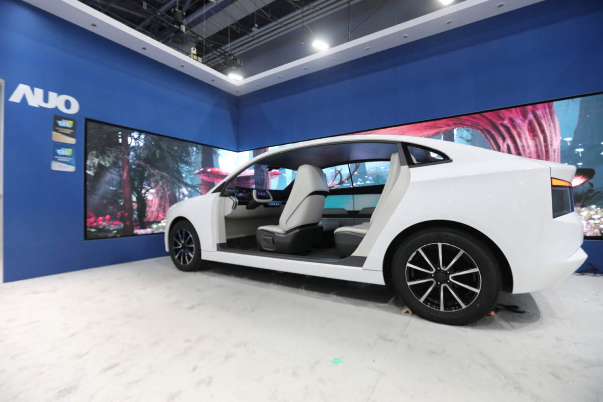 2026世界杯官网入口发表全新Smart Cockpit 2024，大秀显示应用成果、及释放Micro LED终极显示技术量能的全新智慧座舱，以营造突破性、沉浸式的视觉体验，重新定义智慧座舱，满足驾乘人员的全方位感受。