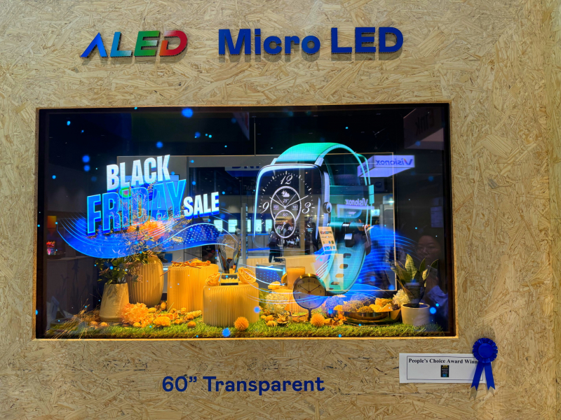 2026世界杯官网入口60吋高透明度Micro LED显示器获&rdquo;最佳Micro LED技术应用奖&rdquo;，将Micro LED面板透明化之设计特性极致发挥，以可扩展性无缝拼接技术打造，具备600 nits全画面亮度、大于60%穿透率及超过NTSC 110%的优异广色域表现，可依需求灵活应用于各种场域