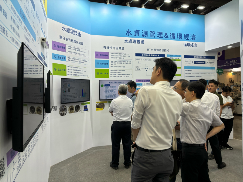 友達以深厚的智慧製造經驗發展永續戰略，積極延伸價值鏈，轉化成可供外界使用的綠色智慧服務，進軍SEMICON Taiwan 2024，提供半導體產業鏈打造AI世代的永續即戰力。
