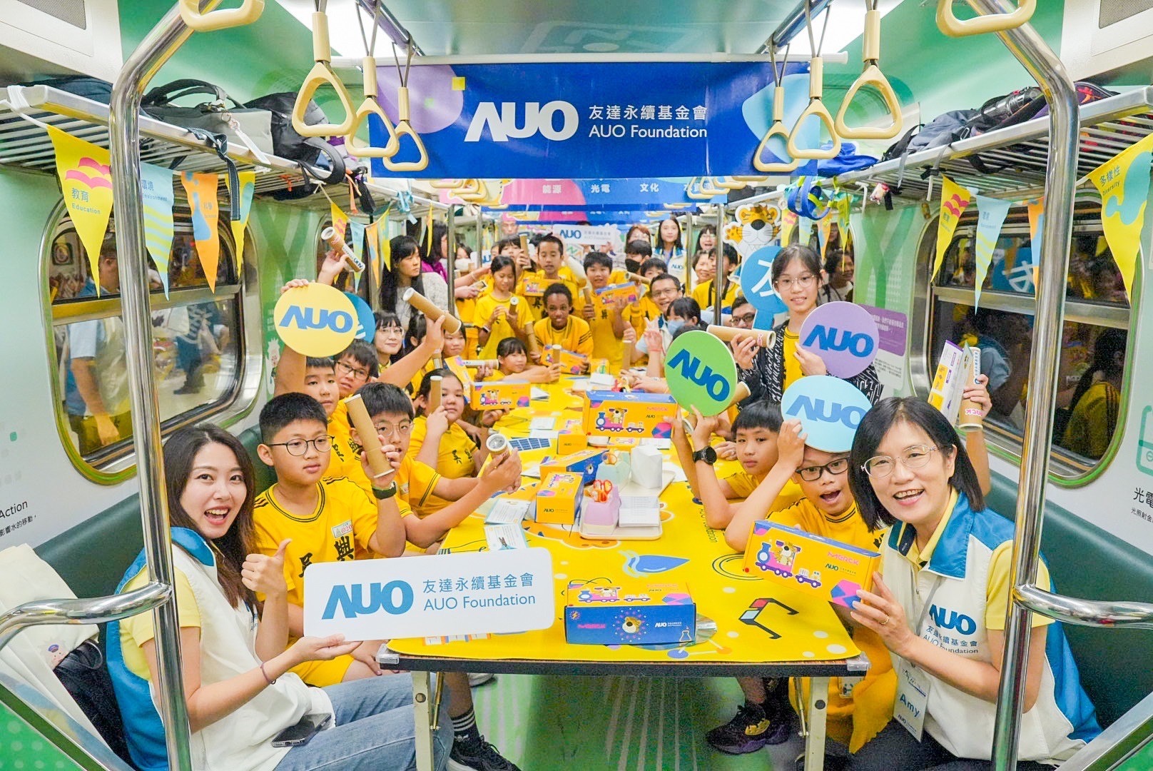 友達永續基金會響應國科會推動的「臺灣科普環島列車」正式啟航，透過「生活中的科學」車廂課程設計，展開為期6天巡迴全臺17個縣市、停靠32站的移動式科普之旅