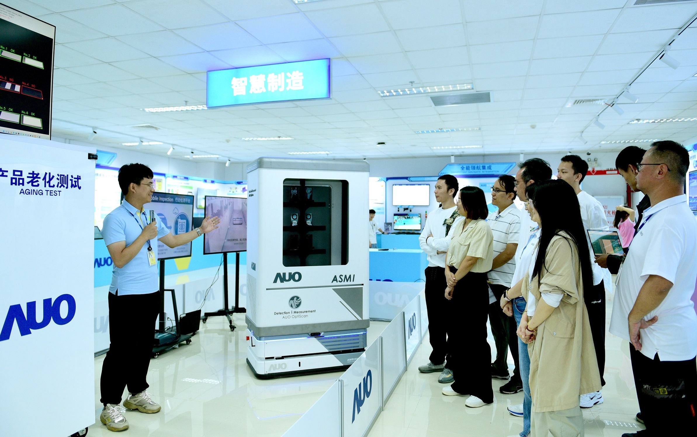 友達廈門將5G+ABC技術串聯生產管理全流程，打通研發、採購、生管、製程、設備、品質等產品全生命週期製造流程，完成數位化設計、智慧供應鏈、智慧座艙、全流程設備管理、資料驅動優化、智慧線上檢測、智慧品管等自我調整生產模式升級