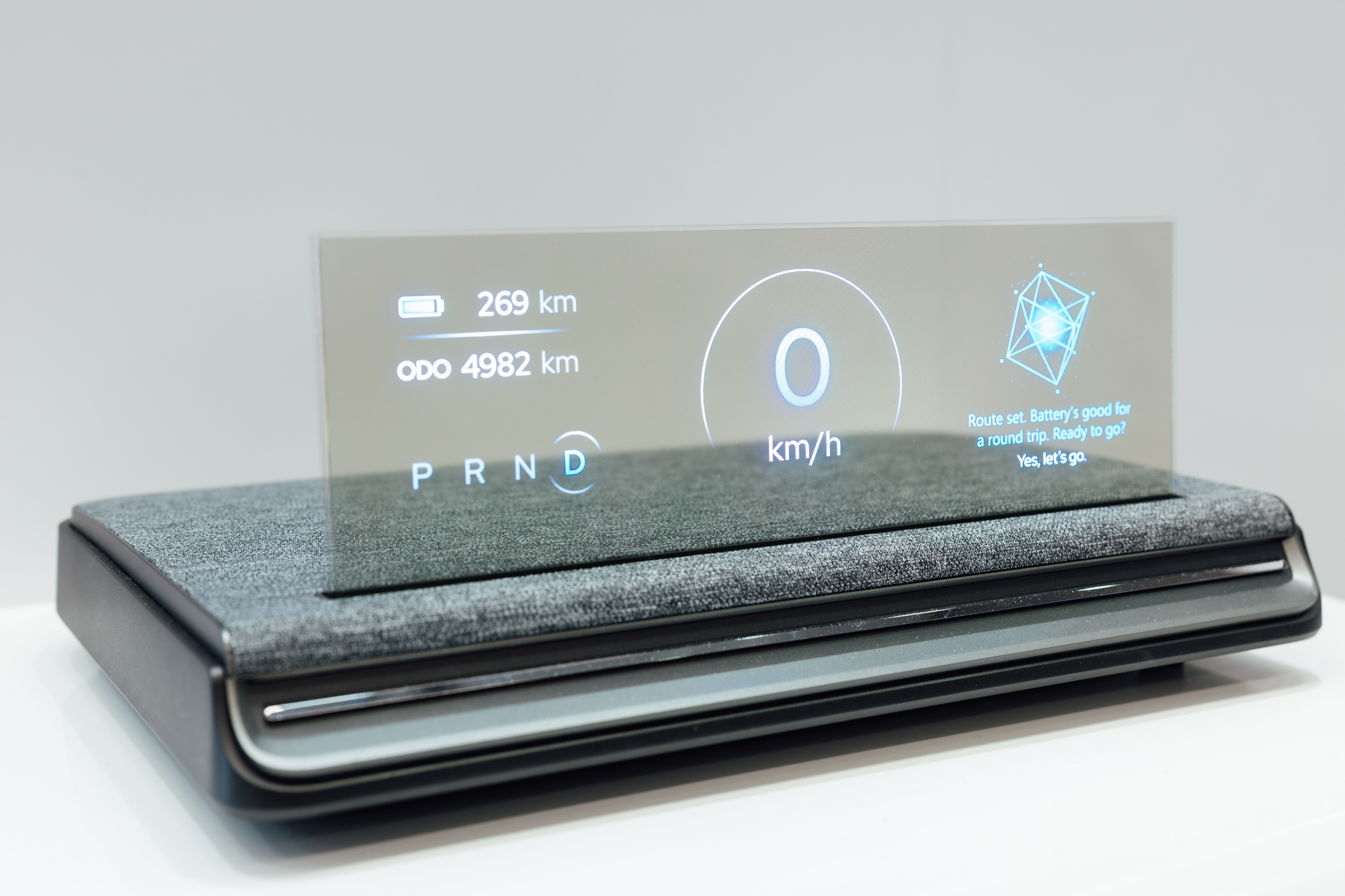 全球首款Aero Module透明Micro LED顯示器模組外觀輕盈通透，可與數位內容完美融合，提供動態顯示、先進控制、個人化沉浸感受。